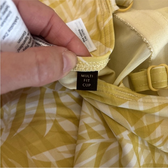 NWT Nip Tuck Women’s 1 Piece Swimsuit Size 8 Venetian Palms Bathing Suit Yellow - Picture 9 of 9